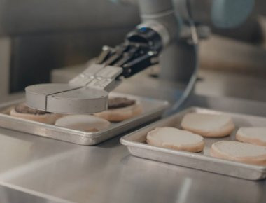 Flippy Kitchen Robot: To ρομπότ που φτιάχνει... Burgers (βίντεο)